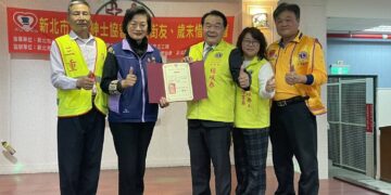 公私協力守護無家者!三重歲末餐會結合義剪、洗澡服務 讓街友清爽迎新年