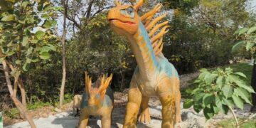 影音/全台首座原始森林恐龍樂園  百果山探索樂園重新開幕