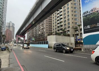 1/8 起淡金路、中正東路口深夜封閉 高架鋼構吊裝啟動 請配合改道