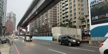 1/8 起淡金路、中正東路口深夜封閉     高架鋼構吊裝啟動     請配合改道