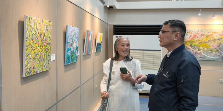 影音/鹿港鎮圖書藝文中心 首檔  「為愛上彩-與神對畫展」