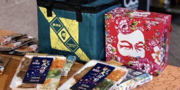 2026平溪天燈節開跑！侯友宜攜手陳彥博點燈     3 盞 20 呎巨型馬年天燈驚艷亮相