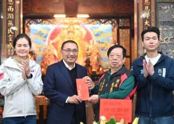 彌陀聖誕!侯友宜赴樹林光明寺、慈恩宮參拜 求新北市政圓滿