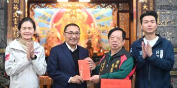 彌陀聖誕!侯友宜赴樹林光明寺、慈恩宮參拜 求新北市政圓滿