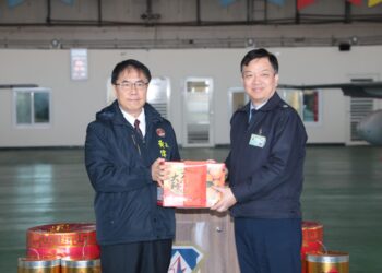 春節將屆黃偉哲赴空軍一聯隊致贈加菜金 感謝國軍堅守崗位守護台灣安全