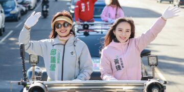 《集結高人氣戰將! 邱議瑩預告合體「加開零食會」、衝刺關鍵週》