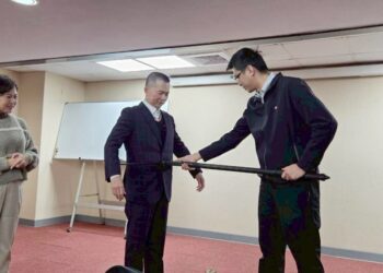 強化捷運車站維安！市政顧問陳啟宏贈北捷新型防爆叉