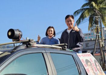 「邱議瑩啟動全市大車掃、本命區旗美出發 鄉親熱情歡呼:凍蒜!」