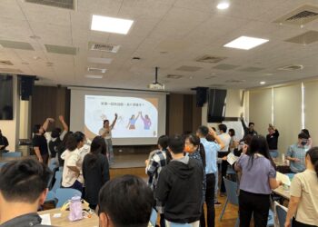 屏縣府第二屆《包圍縣府》 蹲下來陪孩子一起玩