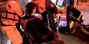 海巡人員聞聲馳援 落海民眾成功救援