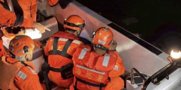 海巡人員聞聲馳援　落海民眾成功救援