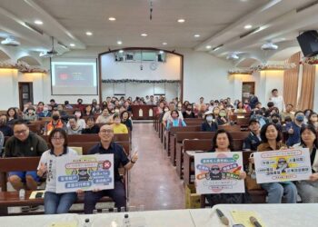 東港警結合教會、社區、廟宇市集宣導防詐與交通安全