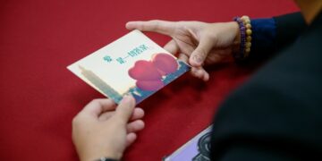 成為「黑暗對話」培訓師 王昭晴用感官重新定義「看見」