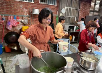 「你教我傳統手藝，我教你3c科技」!!! 屏科社工系參與青年發展署志工自組提案計畫