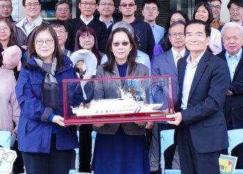 【功在海洋、實至名歸】黃向文卸任獲頒海委會四項一等專業獎章