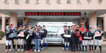 頂新攜味全龍挺花蓮光復棒球隊 捐贈交通車讓夢想繼續傳承