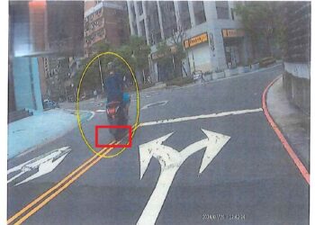 一事二罰？三重騎士變道不打燈＋跨雙黃線     遭連開兩紅單     提訟抗罰結果出爐