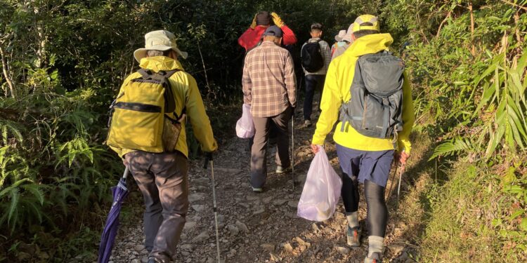 公私協力守護抹茶山  志工淨山巡檢步道設施