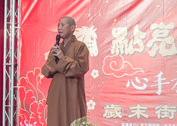 歲末寒冬見真情!新北善悅協會邀 150 位街友圍爐 發紅包、義剪暖心過好年