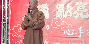 歲末寒冬見真情！新北善悅協會邀 150 位街友圍爐     發紅包、義剪暖心過好年