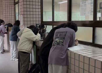 學測英文難度有降低 補教協會劉益和:考生須應用英文思維解題 作文幾米作品入題「隔在我們之間的種種」看準題幹要求可拿高分