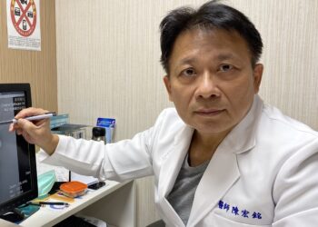男青春痘捏破異常增生變成「大蜈蚣」 員榮整形妙手以羊膜因子改善蟹足腫