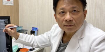 男青春痘捏破異常增生變成「大蜈蚣」 員榮整形妙手以羊膜因子改善蟹足腫