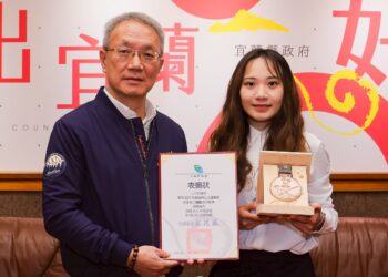 羽球好手江巧羽摘聽障奧運銅牌 獲縣長接見表揚
