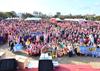 彰化元旦升旗在鹿港   千人齊聚迎新年