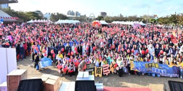 彰化元旦升旗在鹿港   千人齊聚迎新年