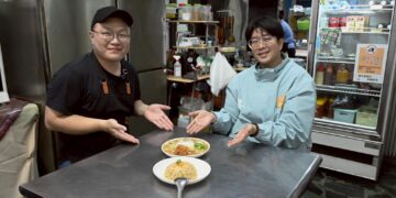 「黃手功小炒」臺灣燴飯王冠軍   魏嘉彥張貼紅榜祝賀