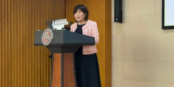 診所全員出國進修 信賴眼科追求卓越不停歇