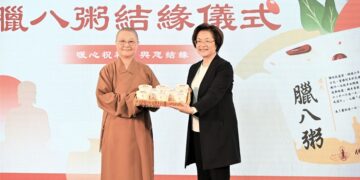 恭迎釋迦牟尼佛成道日「法寶節」 福山寺致贈千碗臘八粥 共同傳遞關懷與愛心