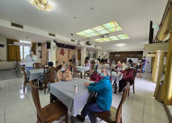 榮家醫師分享失智症防治撇步  住民踴躍發言彼此交流照護心得