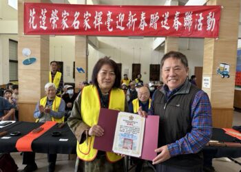 書法家揮毫迎新春  花蓮榮家增添喜氣