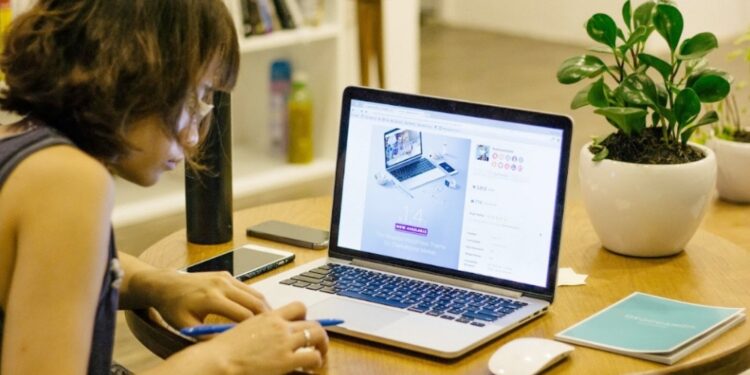 現代生活忙碌   時間有限的情況下    該如何選擇合適的外語學習方式