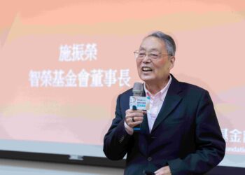 陽明交大醫院菁英講座  施振榮分享醫療產業國際化的經驗