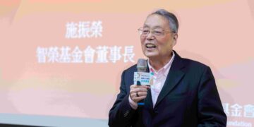 陽明交大醫院菁英講座  施振榮分享醫療產業國際化的經驗