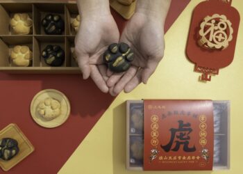 虎承殿把『世貿首推』當成品牌主場秀：全新口味『金釀福虎』以旗山蜜地瓜、甜酒釀、碳烤地瓜、金鑽鳳梨為內餡搭配的，拿來送長輩有面子、送朋友有笑點、自己吃更是把新年願望先偷許一輪。