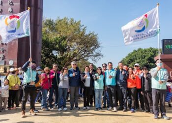 影音/台電 80 員眷拔蘿蔔好采頭挺青農  實踐了「一度電點亮無限」精神