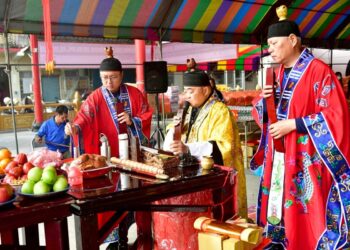 影音/承天宮迎春納福環保金爐啟用  春節「博杯」祭出999純金黃金龜與美金紅包