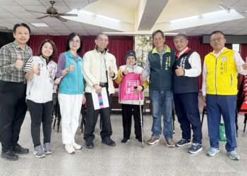 台南南區公所攜手明亮里辦暖送愛　發紅包助弱勢過好年