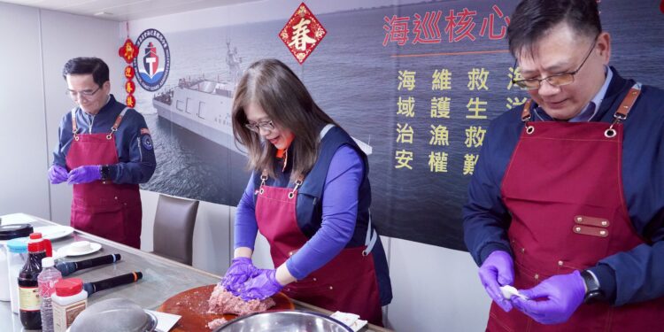 連三年親自為海巡手作圍爐年菜　管碧玲：疼惜與關懷料理入味，謝謝您們守護國家!