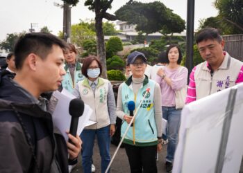 鳥松區路面待改善 林岱樺現勘促跨機關協調 國防部納入經費檢討、汛期前完工