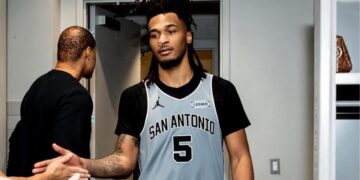 影/《NBA》  Castle爆砍生涯新高 40分12籃板12助攻超狂大三元 馬刺大勝獨行俠