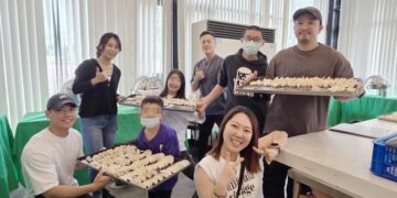 包水餃、種菜迎馬年　 柏文（健身工廠）陪伴屏東善導書院院生過好年