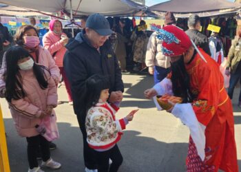 跳蚤市場也有年味！重新觀光市集 2 月熱鬧過年     名家墨寶、發財金限量放送