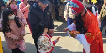 跳蚤市場也有年味！重新觀光市集 2 月熱鬧過年     名家墨寶、發財金限量放送