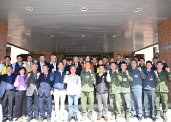 農曆春節將屆  代理縣長率團敬軍致贈加菜金