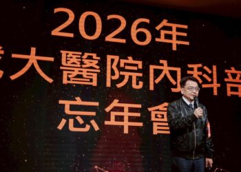 成醫院長李經維教授在內科部忘年會一字不漏背完616字的琵琶行